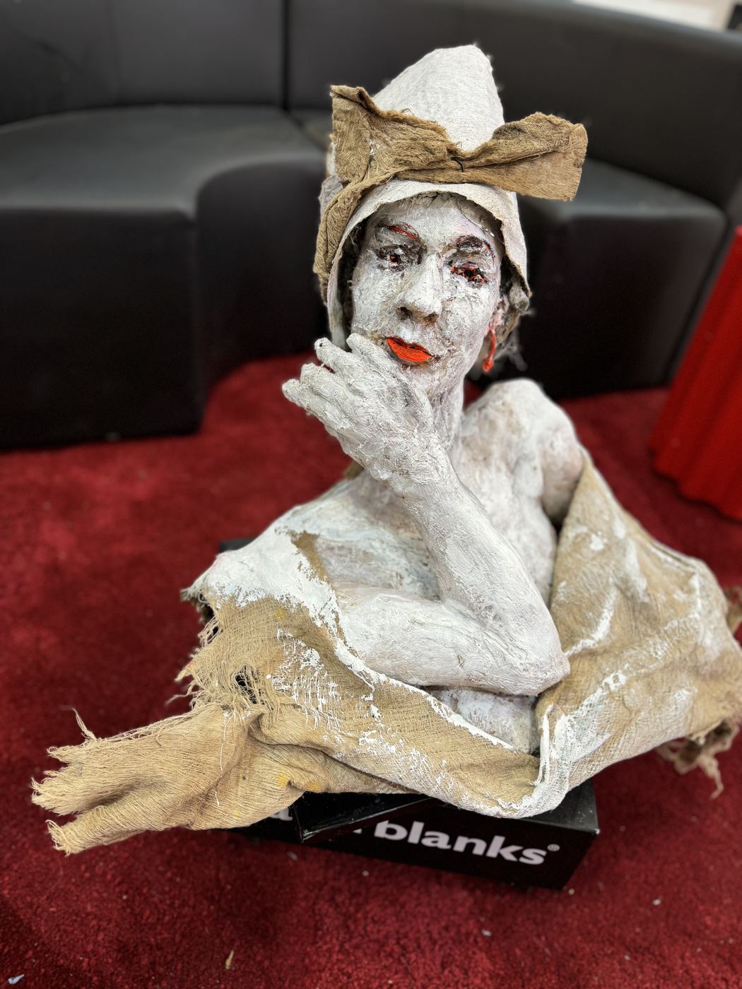 Femme au nœud, sculpture de Mory