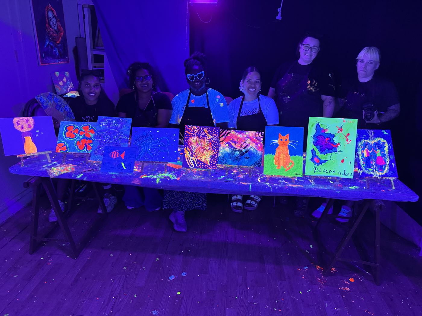 Team building à Lyon : atelier peinture fluo en entreprise